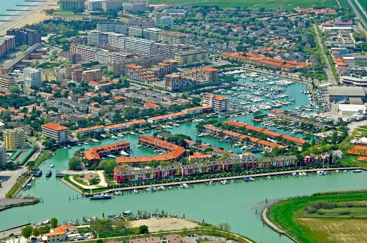 Great Flat With Shared Pool And Lovely Balcony Porto Santa Margherita di Caorle
